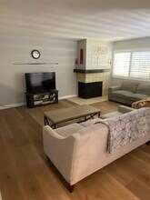 365 W Alameda Ave, Unit 204 in Burbank, CA - Building Photo - Building Photo