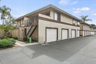 26408 Via Roble, Unit 8 in Mission Viejo, CA - Building Photo