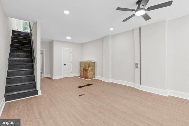 35 E Collom St in Philadelphia, PA - Building Photo - Building Photo