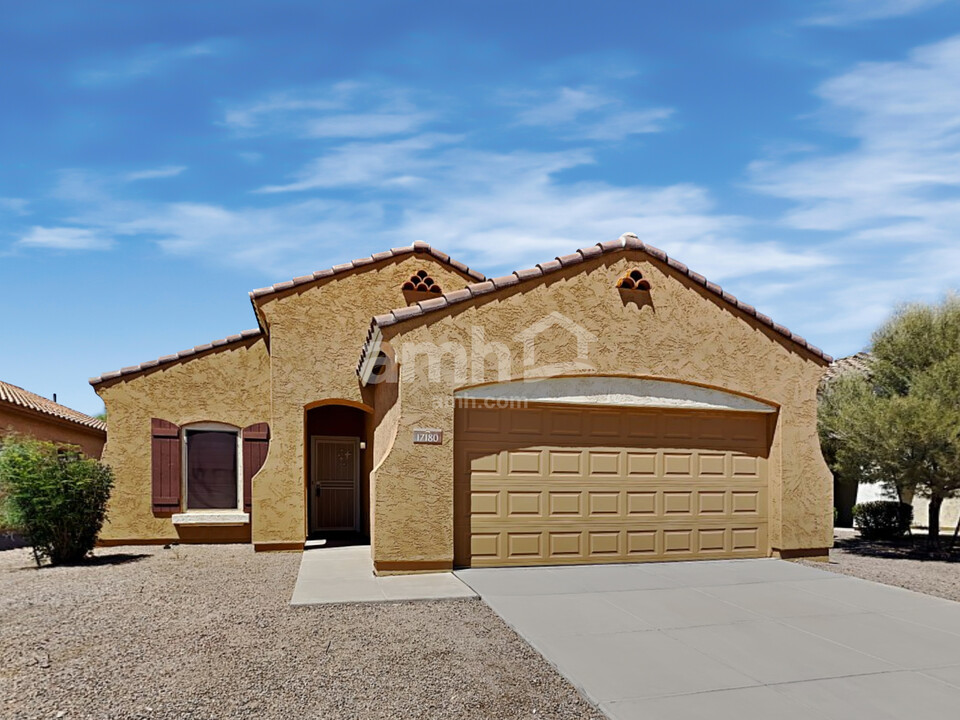 17180 W Saguaro Ln in Surprise, AZ - Building Photo