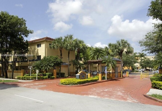 14902 SW 82nd Ln in Miami, FL - Building Photo - Building Photo