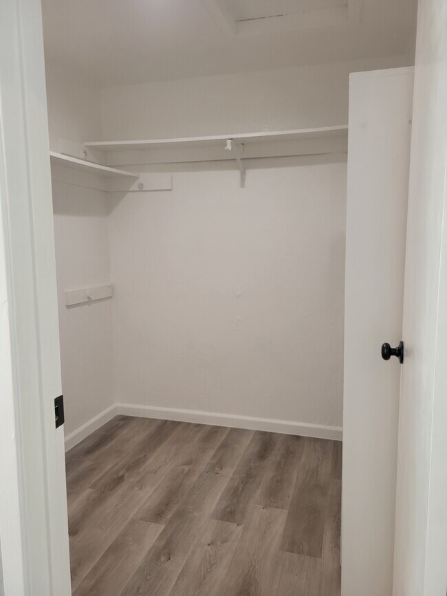 120 Entrada Mesa Apartments and Nearby Danville Apartments For Rent