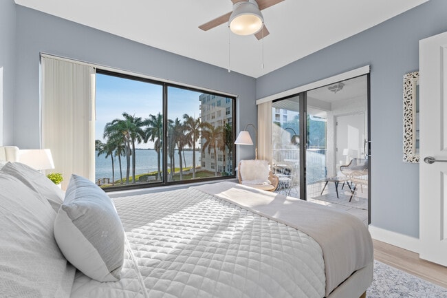 6287 Bahia del Mar Cir, Unit 312 in St. Petersburg, FL - Building Photo - Building Photo