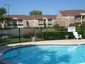 Imperial Landing Apartments in Houston, TX - Building Photo - Building Photo