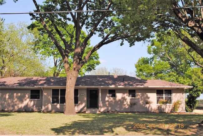 property at 620 S Dallas Ave