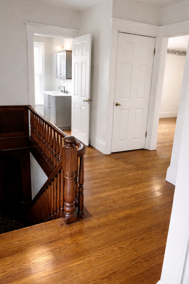 152 Main St, Unit Unit 3 in Madison, ME - Foto de edificio - Building Photo