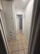 20 H St, Unit Apt B in Bakersfield, CA - Building Photo - Building Photo