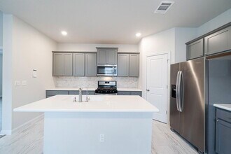 8208 Cottage Rose Dr in Austin, TX - Building Photo - Building Photo