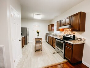 805 Mountain Creek Rd, Unit Main House in Chattanooga, TN - Foto de edificio - Building Photo