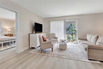 3755 S School Ave in Sarasota, FL - Building Photo - Building Photo