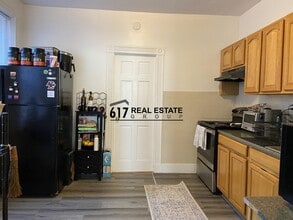 16 Fuller St, Unit 5 in Brookline, MA - Foto de edificio - Building Photo