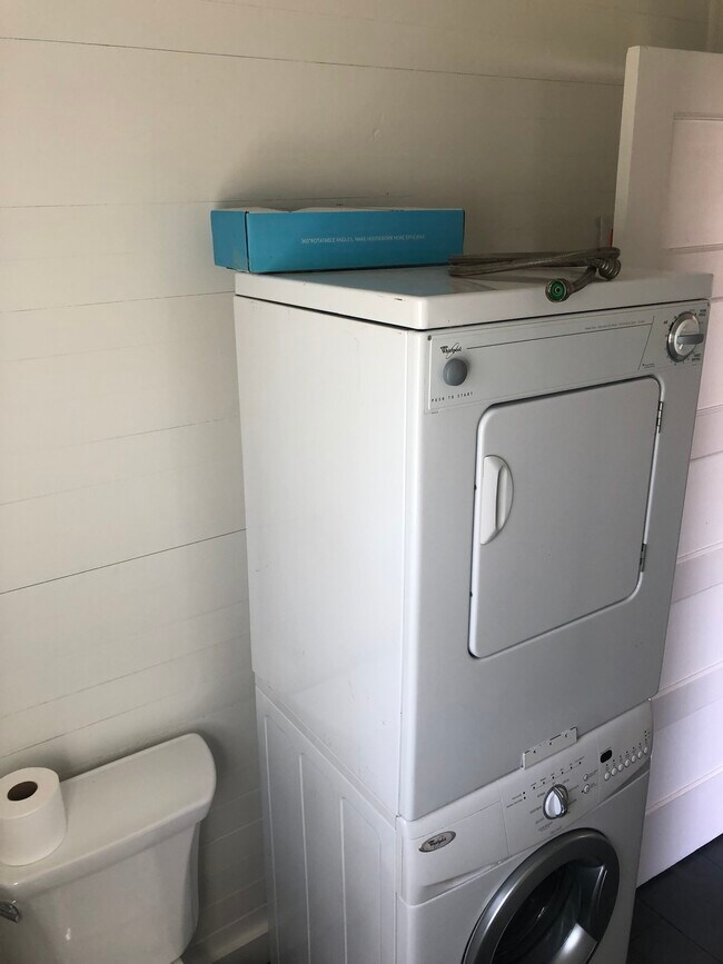 112 E Scott St in Tivoli, TX - Building Photo - Building Photo