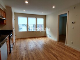 378 Harvard St, Unit 3 in Cambridge, MA - Building Photo