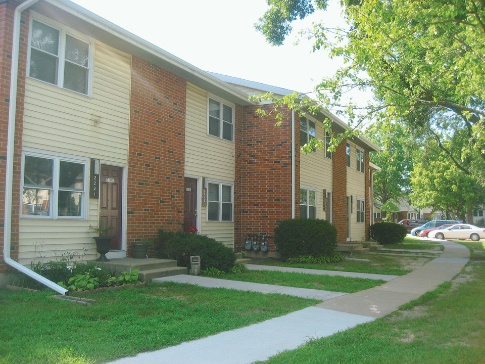 Cedar Valley Townhouses in Cedar Rapids, IA - Building Photo