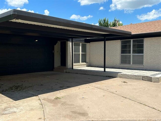 2717 NW Central Dr in Lawton, OK - Building Photo - Building Photo