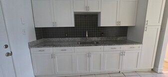 2919 Gillespie Ave, Unit 2919 in Sarasota, FL - Building Photo