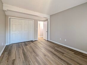 6 Park St, Unit 5 in Enfield, CT - Foto de edificio - Building Photo