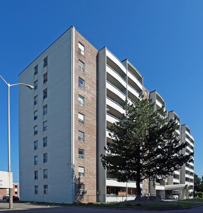 Lancelot Towers in St Catharines, ON - Building Photo - Building Photo