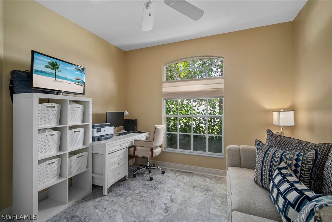 6553 Castlelawn Pl in Naples, FL - Foto de edificio