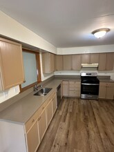 1443 Laurel Oaks Dr in Streamwood, IL - Building Photo - Building Photo