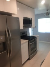 300 W Via Escuela Apartments in Palm Springs, CA - Foto de edificio - Building Photo