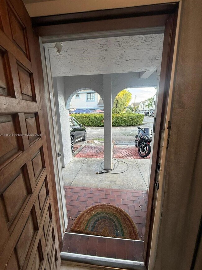 1595 SW 122nd Ave in Miami, FL - Building Photo - Building Photo