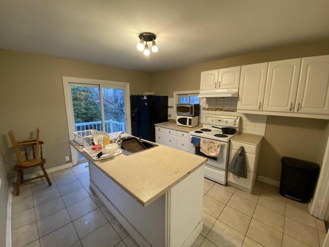 property at 27 Paradise Rd S