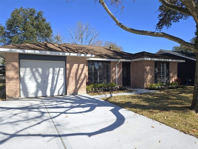 815 Merribrook Ln in Friendswood, TX - Building Photo - Building Photo