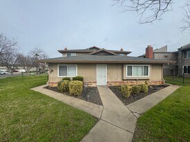 5619 42nd St in Sacramento, CA - Building Photo