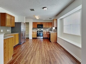 32007 Annice Ln in Pinehurst, TX - Building Photo - Building Photo