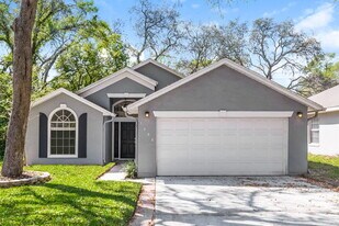 1598 Royal Oaks Dr in Apopka, FL - Building Photo