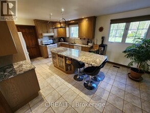 4350 Ferris Rd in Hamilton, ON - Building Photo - Building Photo