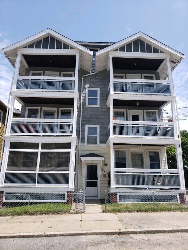 36 Roberts St, Unit 1L