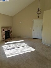 3376 Smoketree Commons Dr in Pleasanton, CA - Building Photo - Building Photo