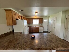 9 - 13 E Verity St., Unit 11 in The Plains, OH - Foto de edificio - Building Photo