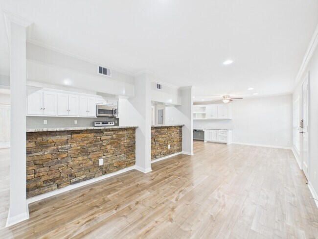 5333 Richmond Ave. in Houston, TX - Building Photo - Building Photo