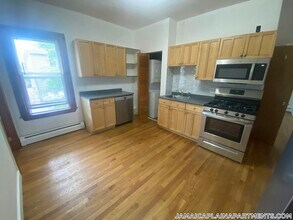 3 Nira Ave in Boston, MA - Foto de edificio - Building Photo