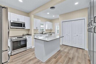 1301 N Sylvania Ave in Fort Worth, TX - Building Photo - Building Photo