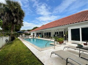 4934 NW 94th Doral Pl in Doral, FL - Building Photo - Building Photo