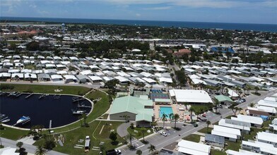 602 Carefree St in Venice, FL - Building Photo - Building Photo
