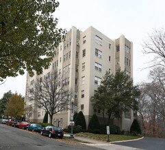 Woodley Park Towers in Washington, DC - Building Photo - Building Photo