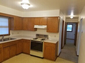 3603 Laurinda Dr in Cedar Falls, IA - Building Photo - Building Photo