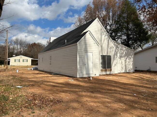 1506 W Meadowmere St in Springfield, MO - Foto de edificio - Building Photo