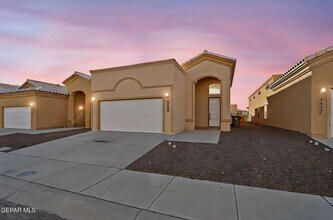 3625 Grand Bahamas Dr in El Paso, TX - Building Photo - Building Photo