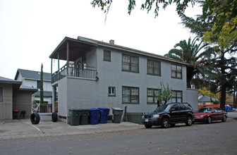 1593 Arcade Blvd in Sacramento, CA - Foto de edificio - Building Photo