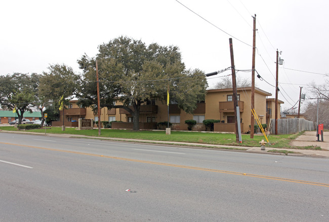 Willow Bend Apartments in Irving, TX - Building Photo - Building Photo