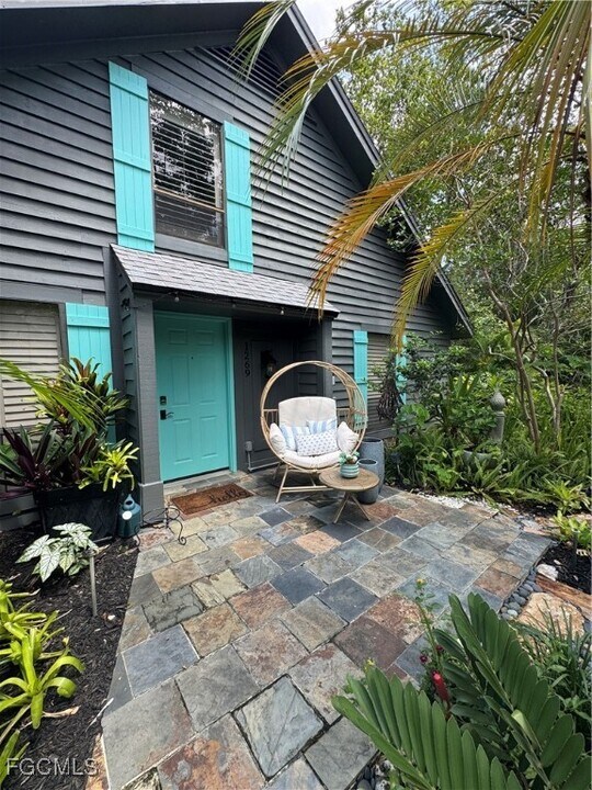 1269 Solana Rd in Naples, FL - Building Photo