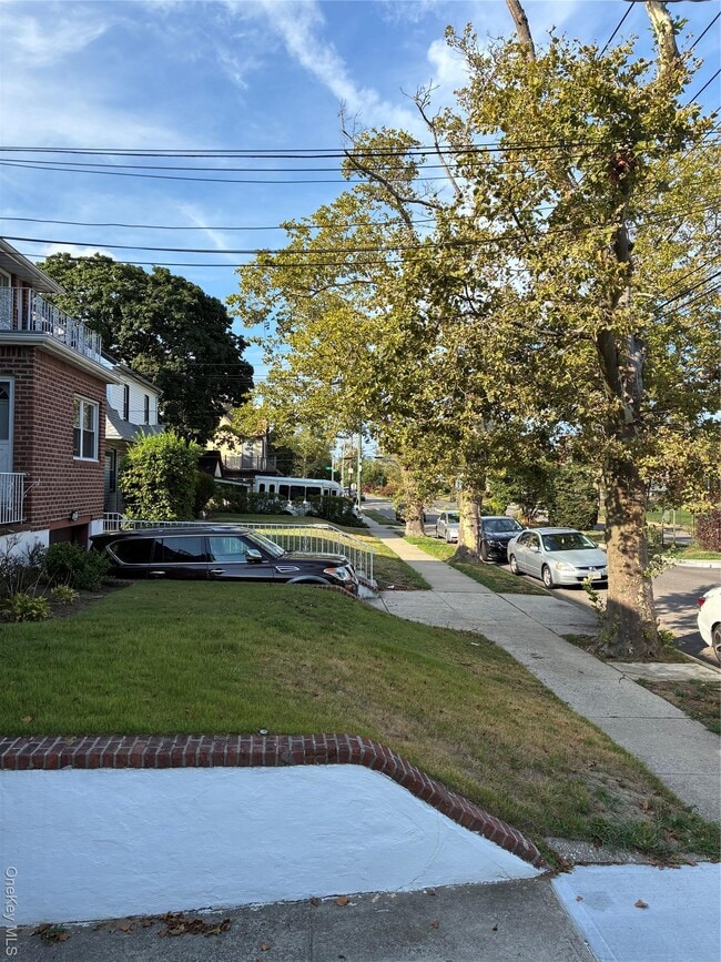 137-24 228th St in Queens, NY - Building Photo - Building Photo