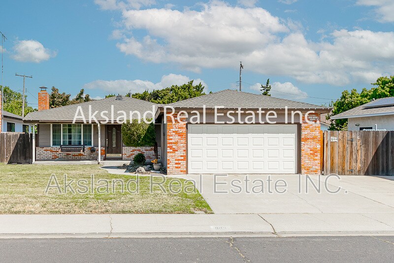 883 El Capitan Ave in Manteca, CA - Building Photo