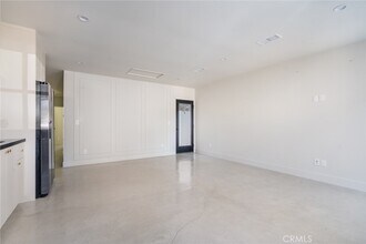 14309 Califa St in Los Angeles, CA - Building Photo - Building Photo